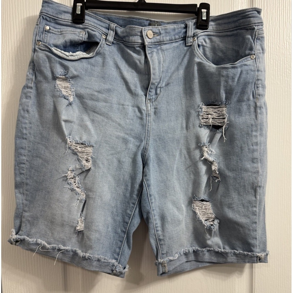 Women's size 18 Lt wash Stretch Bermuda Distressed Festival Soho Denim Shorts